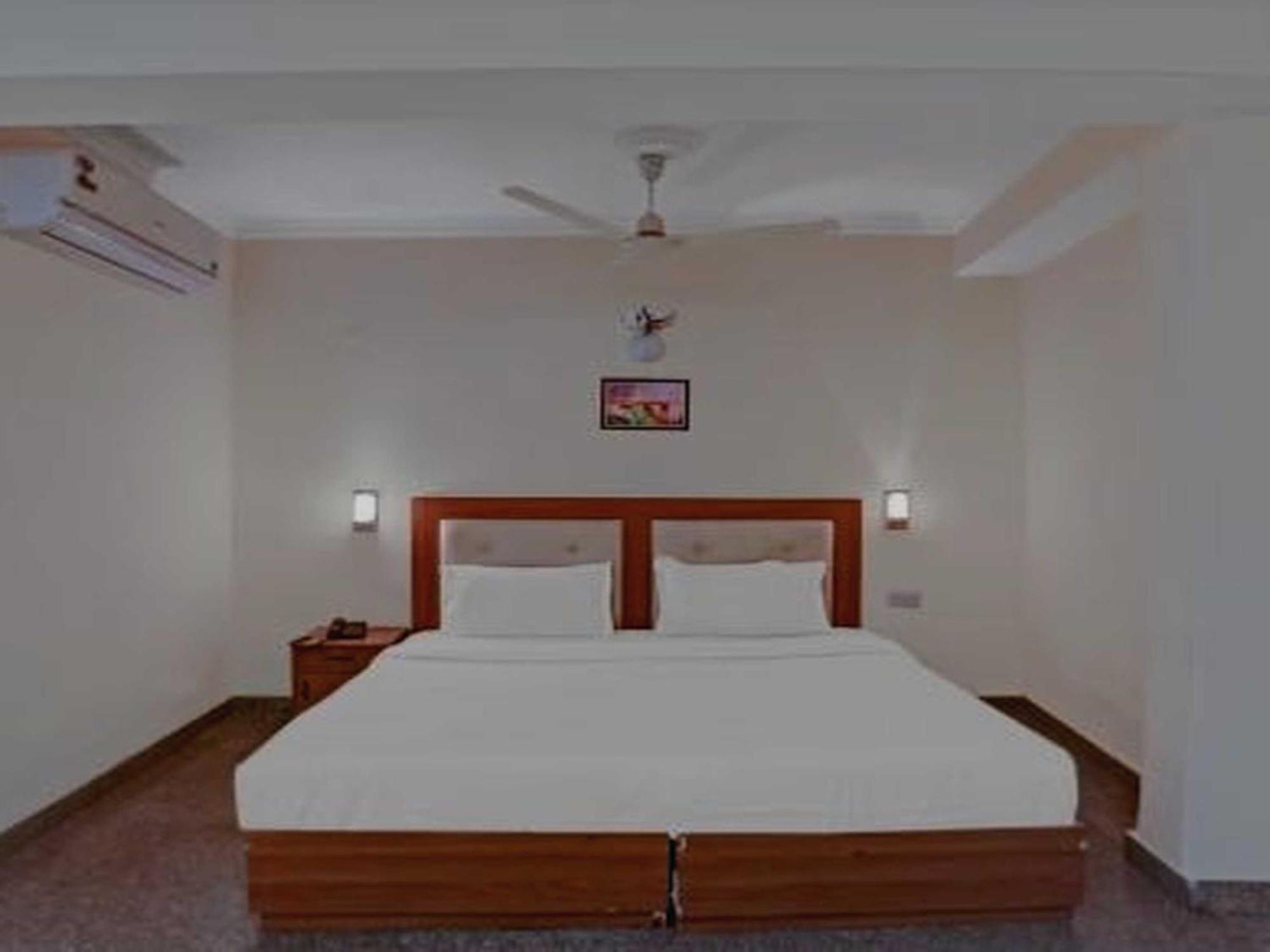 Oyo 75948 Hotel Tushar Continental New Delhi Eksteriør billede