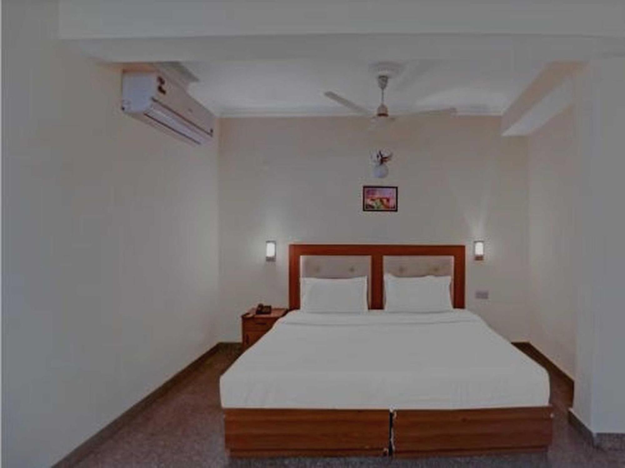 Oyo 75948 Hotel Tushar Continental New Delhi Eksteriør billede